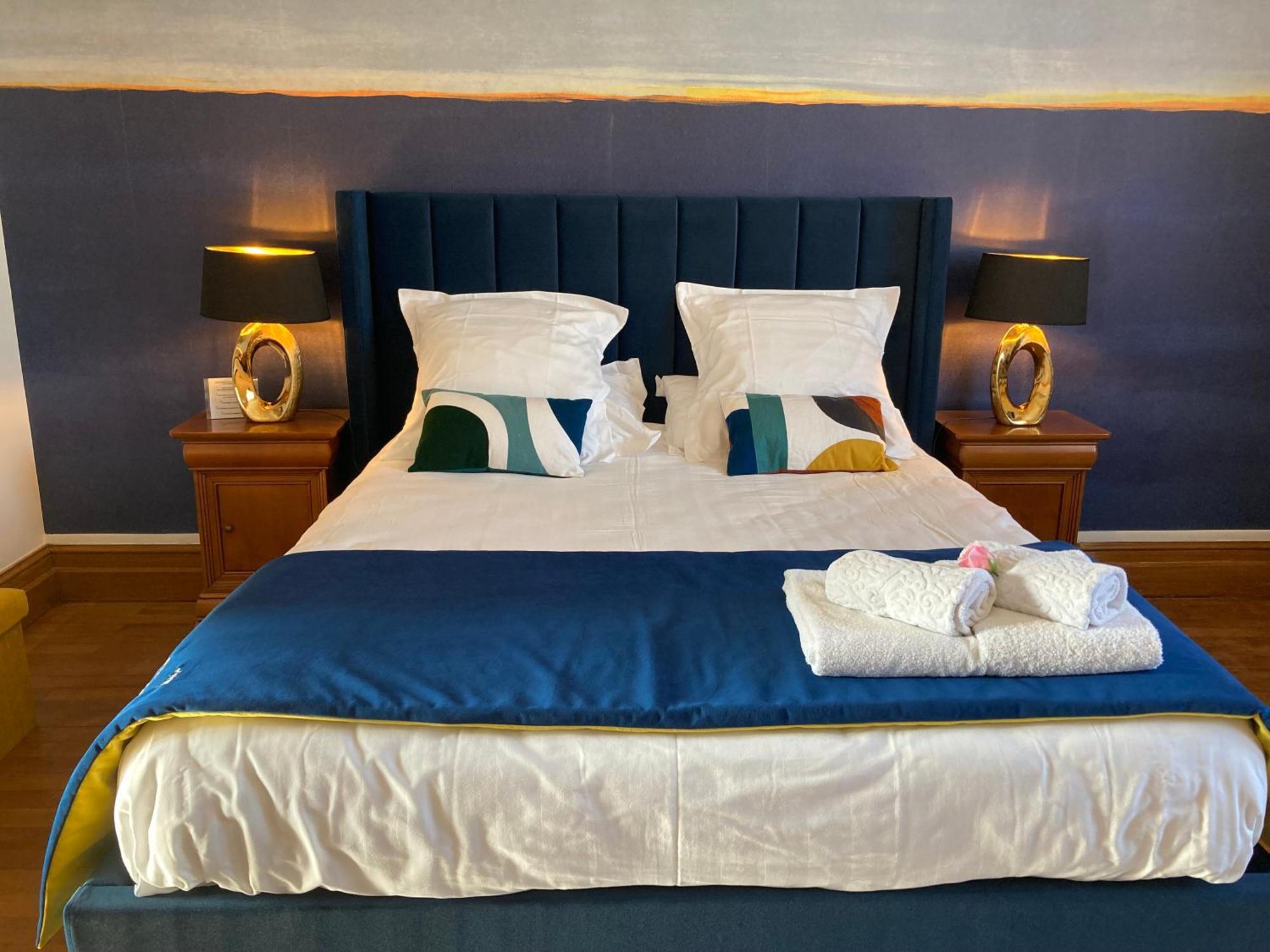 La Des Roses D'hotes Piscine Chauffee Bed & Breakfast