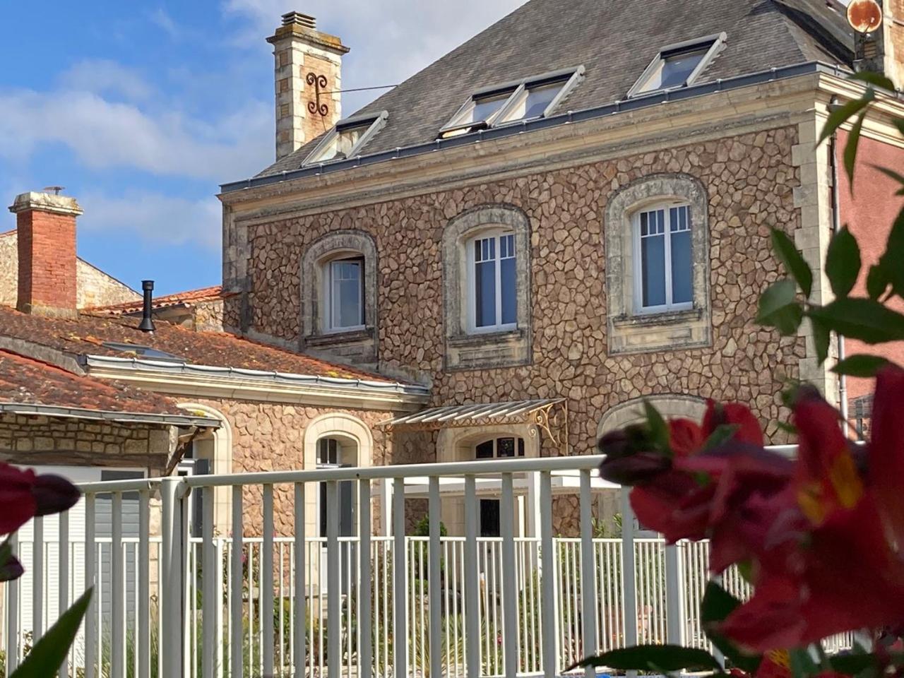 Bed & Breakfast La Des Roses D'hotes Piscine Chauffee *