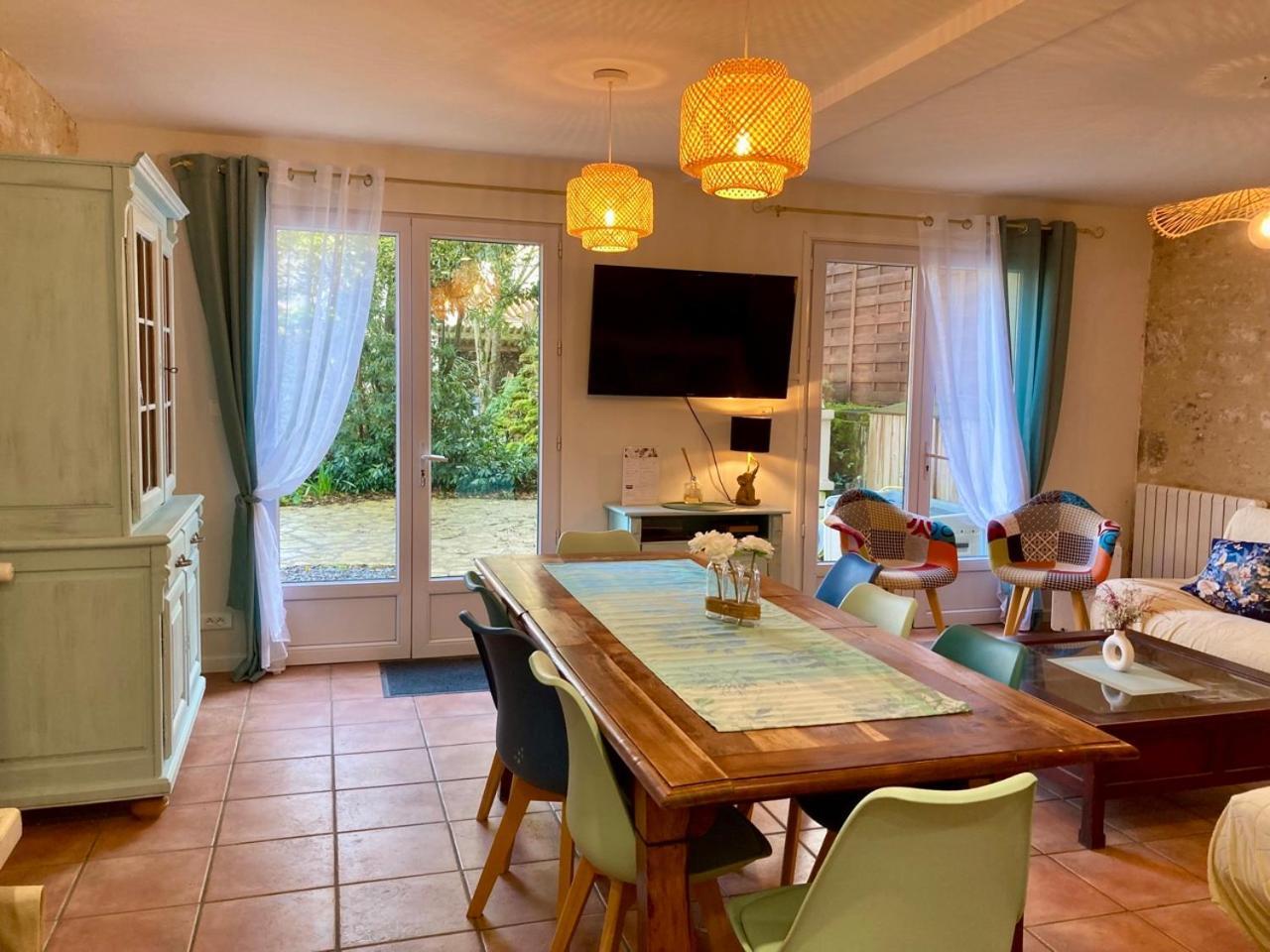 Bed & Breakfast La Des Roses D'hotes Piscine Chauffee
